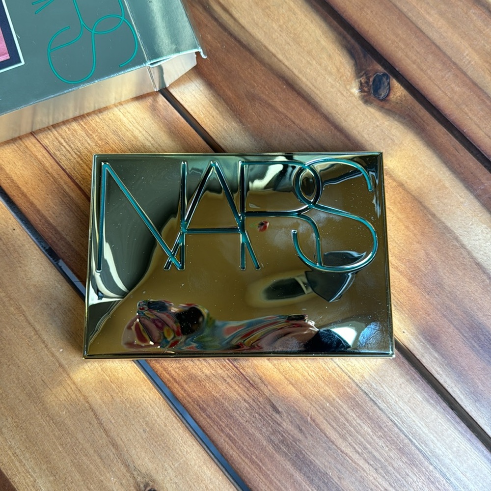 NARS PURE LUXURY LIGHT REFLECTIVE PALETTE - Picture 3 of 3